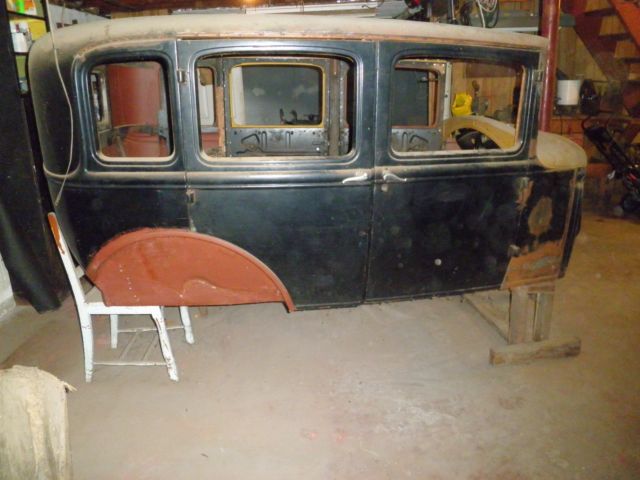 1930 Ford Model A Town Sedan - photo 2