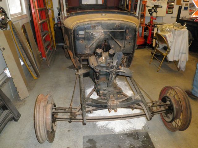 1930 Ford Model A Town Sedan - photo 3