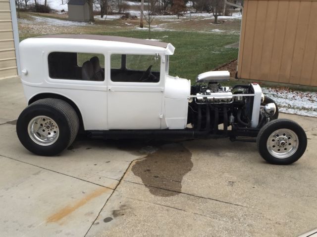 1930 Ford Model A Sedan - photo 2