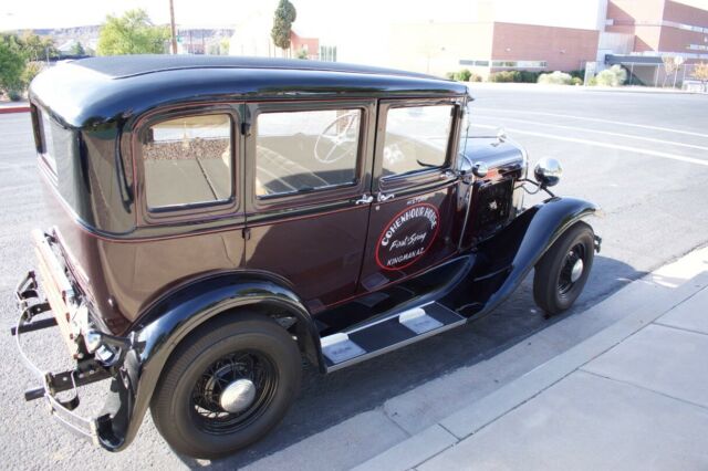 1930 Ford Model A-V8 Flathead Town Car