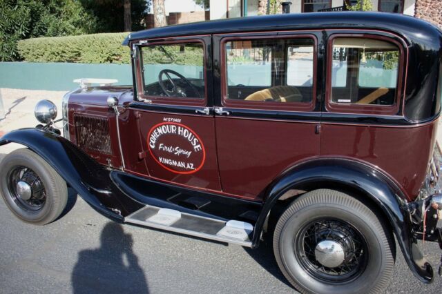 1930 Ford Model A-V8 Flathead Town Car - photo 2
