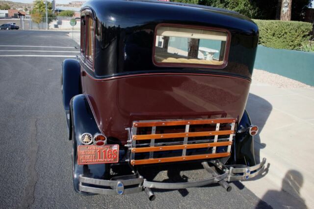 1930 Ford Model A-V8 Flathead Town Car - photo 3