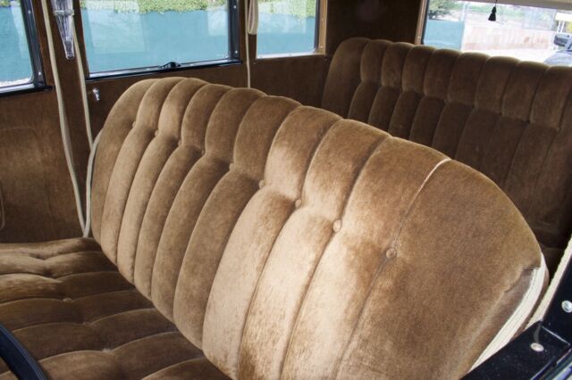 1930 Ford Model A-V8 Flathead Town Car - photo 6