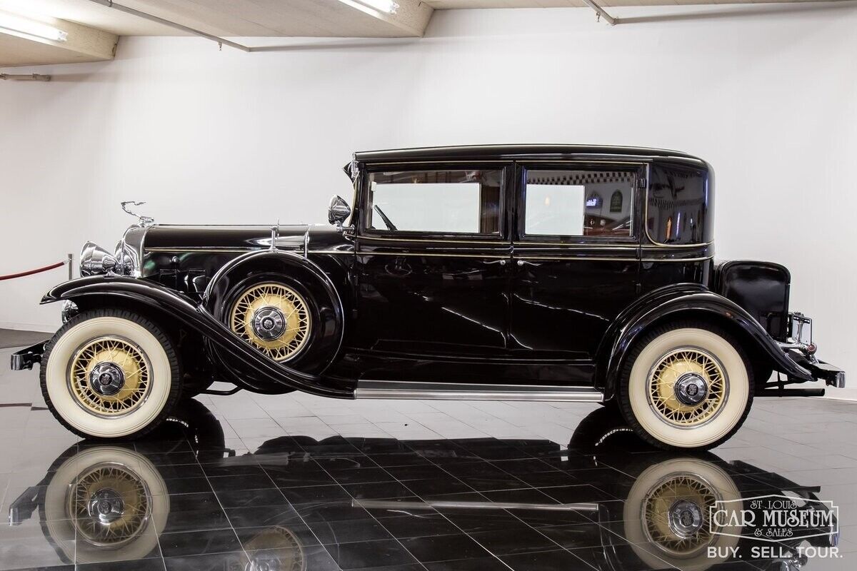 1931 Cadillac 355A Town Sedan - photo 3