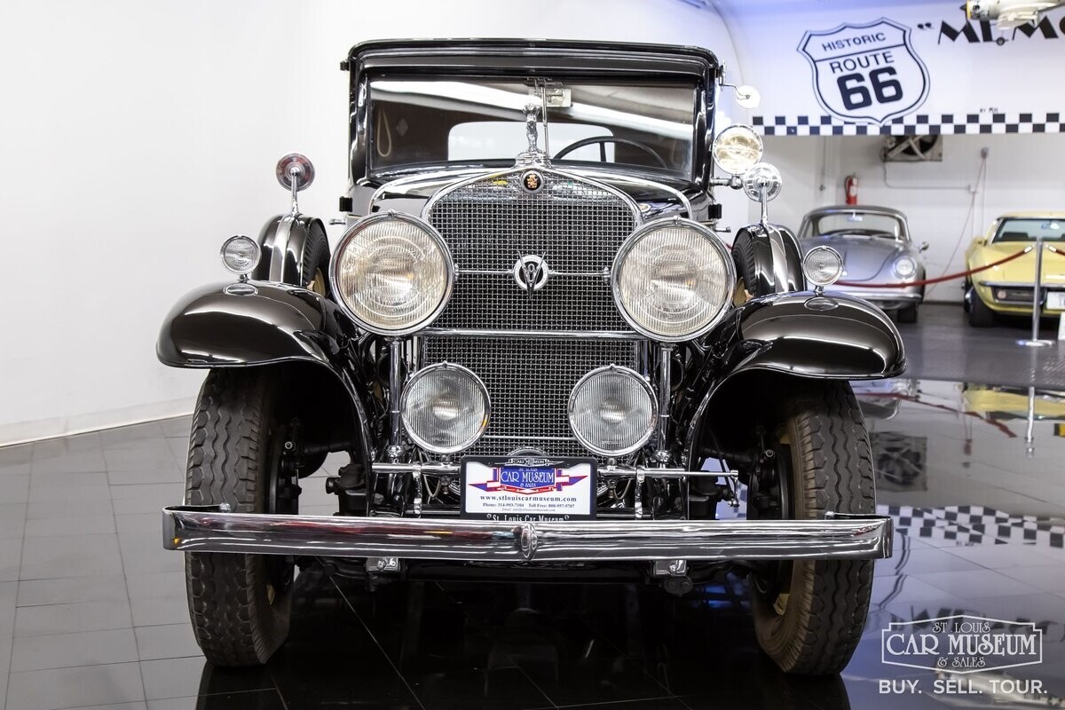 1931 Cadillac 355A Town Sedan - photo 4
