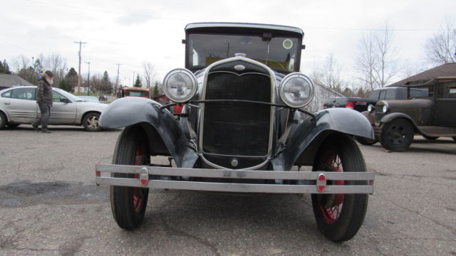 1931 Ford Model A Sedan Tudor - photo 2
