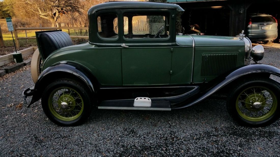 1931 Ford Model A 2 tone green, black fenders & top - photo 4