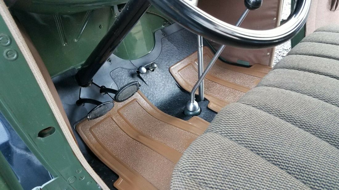 1931 Ford Model A 2 tone green, black fenders & top - photo 7