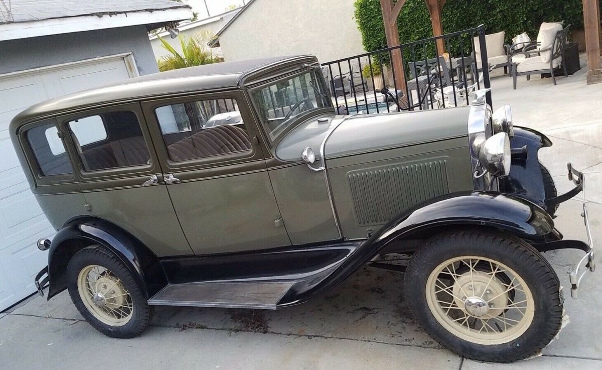 1931 Ford Model A Fordor Murray Body 4 Door Sedan Green and Black Rare Slant 1931 Ford Model A