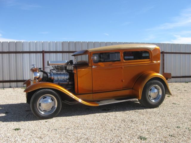 1931 Ford Model A 2-door sedan - photo 3