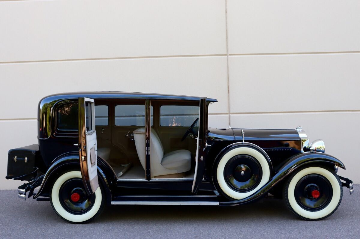 1931 Packard 826 Sedan called American Rolls Royce ...or Benz - photo 2