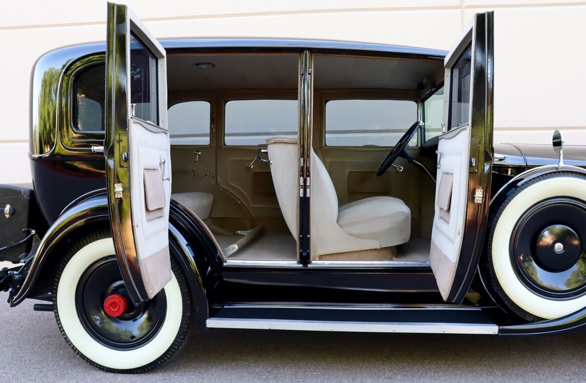 1931 Packard 826 Sedan called American Rolls Royce ...or Benz - photo 3
