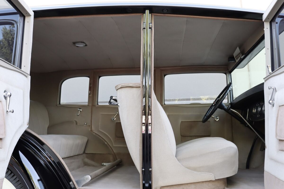1931 Packard 826 Sedan called American Rolls Royce ...or Benz - photo 5