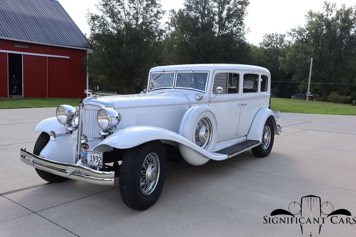 1932 Chrysler Imperial CH Touring Sedan - photo 2
