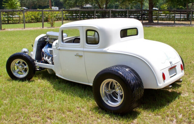 1932 Ford Model B 5-Window Coupe 5-Window Lowboy Coupe / 302 Roller V8 - photo 6