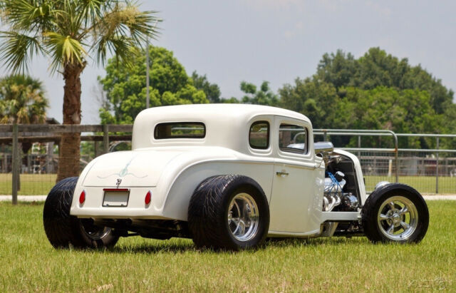 1932 Ford Model B 5-Window Coupe 5-Window Lowboy Coupe / 302 Roller V8 - photo 7
