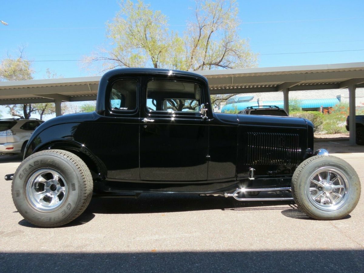 1932 Ford Coupe - photo 2