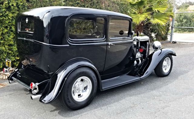 1932 Ford Tudor deluxe - photo 2