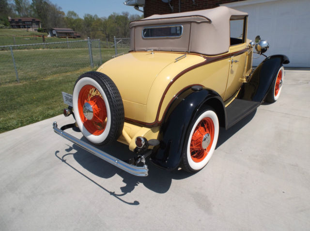 1932 Ford Cabriolet - photo 3