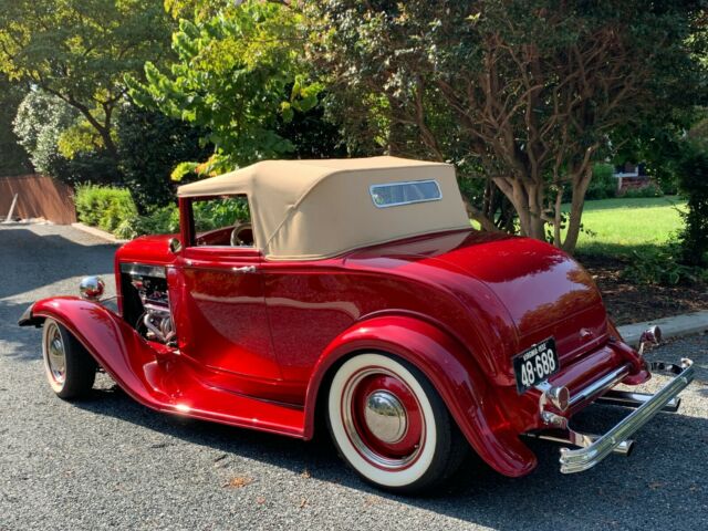 1932 Ford Cabriolet - photo 3