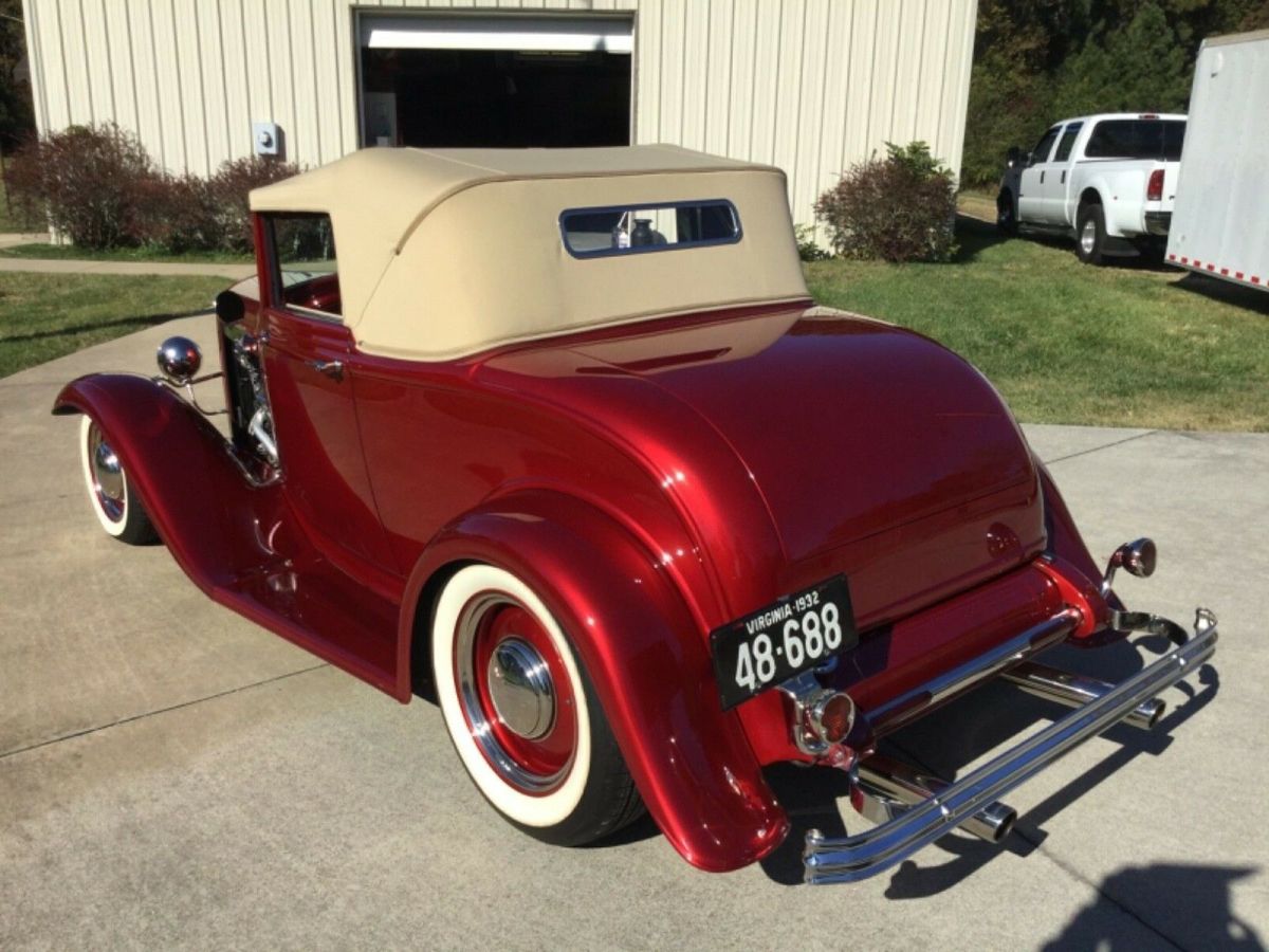 1932 Ford Cabriolet - photo 3
