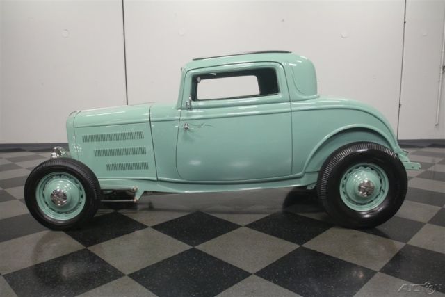 1932 Ford Coupe - photo 2