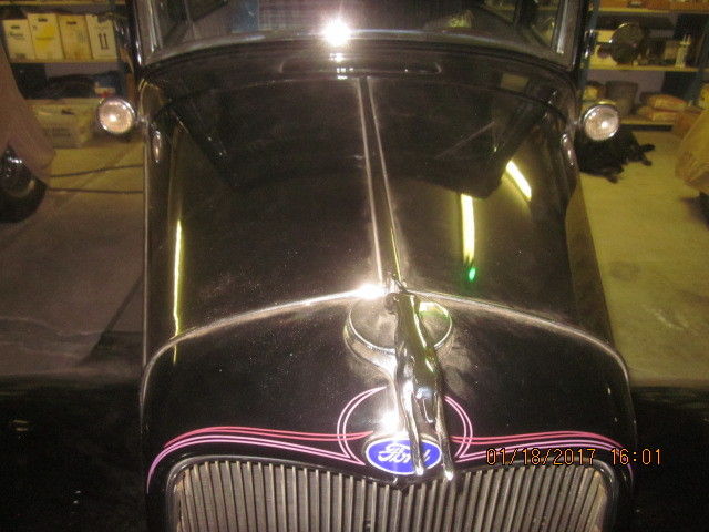 1932 Ford Deluxe 2 door sedan - photo 12