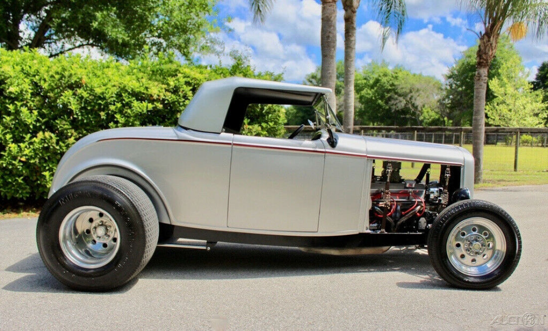 1932 Ford Deuce Highboy Roadster Deuce Highboy Roadster / 5.7L 350 V8 / Leather - photo 7