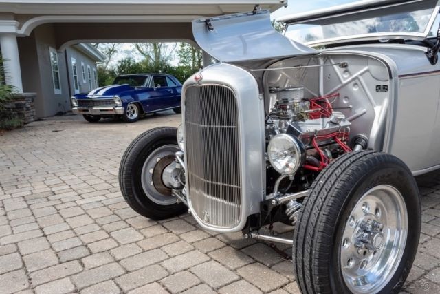 1932 Ford Deuce Highboy Roadster Independent Suspension / Leather Interior - photo 11