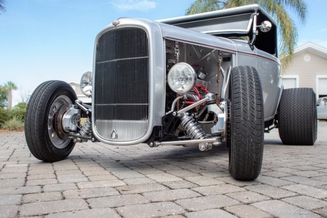 1932 Ford Deuce Highboy Roadster Independent Suspension / Leather Interior - photo 9