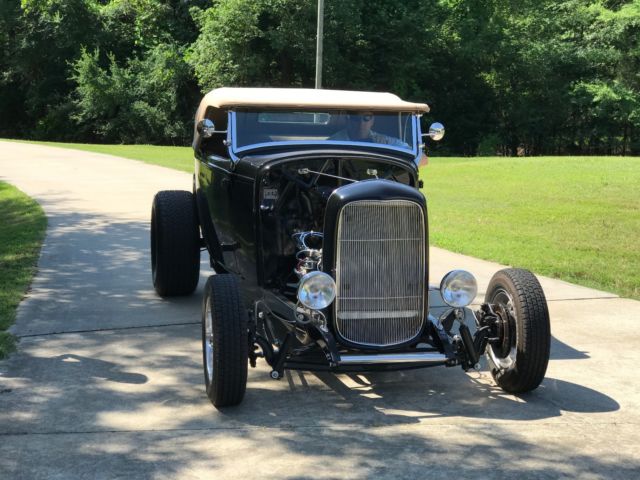 1932 Ford Roadster - photo 2