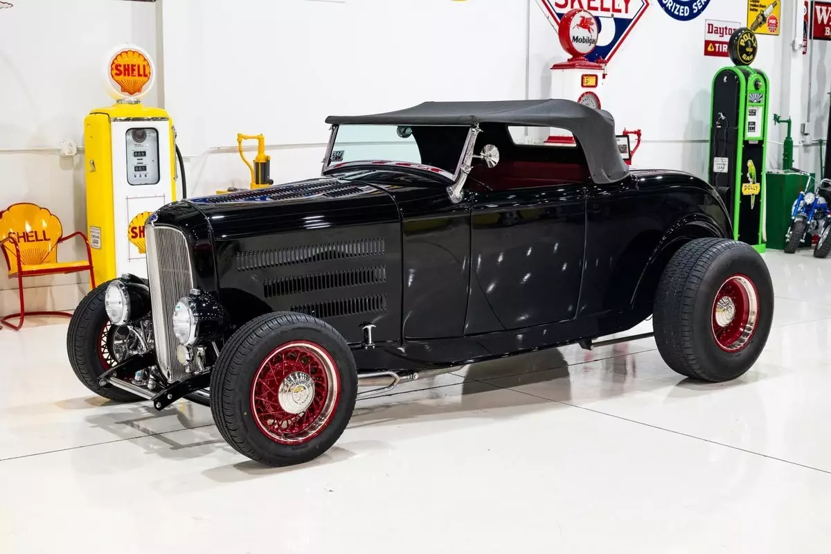 1932 Ford Hi-Boy Roadster - photo 4