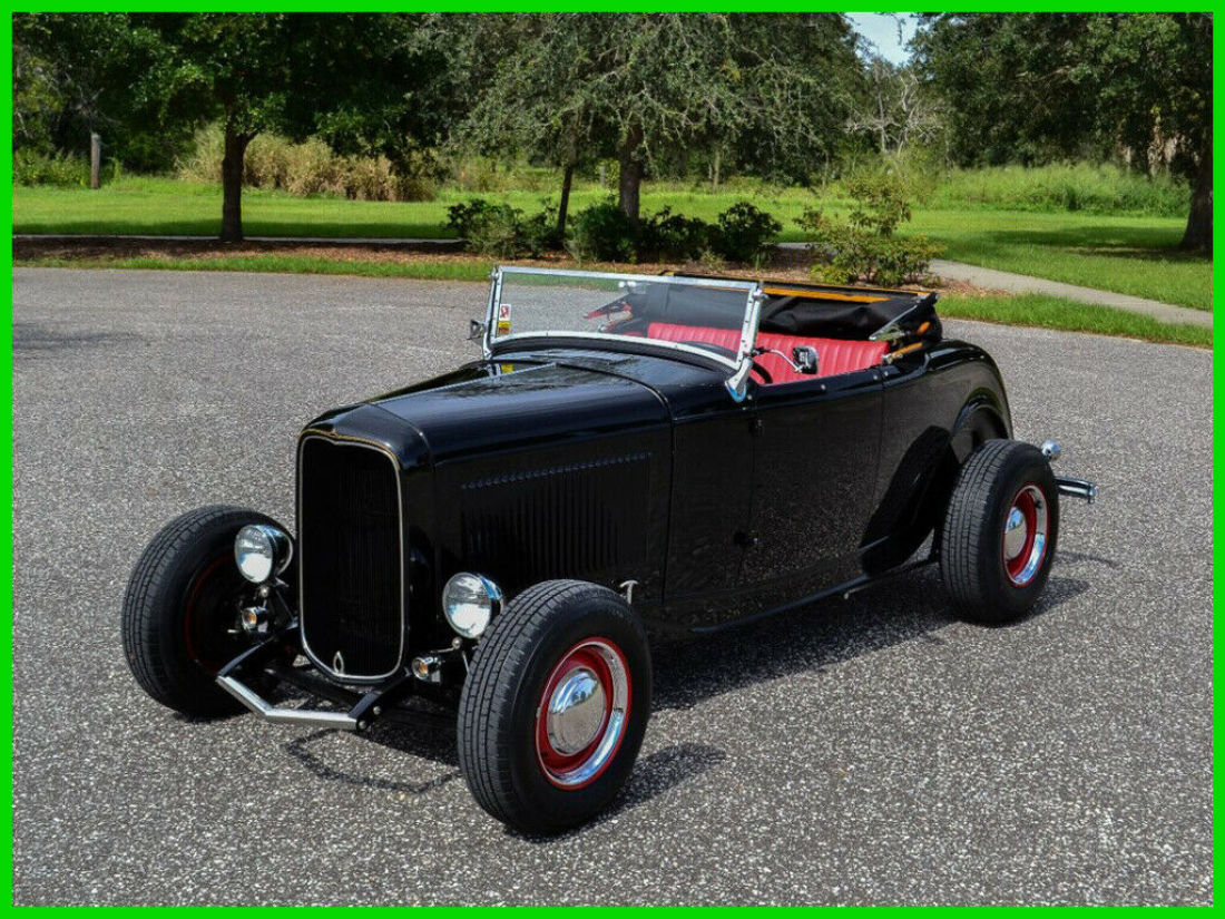 1932 Ford Hi Boy Roadster 350 V8 TH350 Automatic Transmission 1932 Ford STREET ROD Ford 8.8 rear end, painted floors, 4 bar suspension