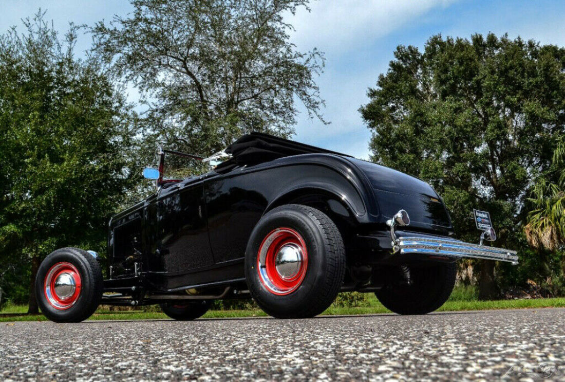 1932 Ford STREET ROD Ford 8.8 rear end, painted floors, 4 bar suspension - photo 13