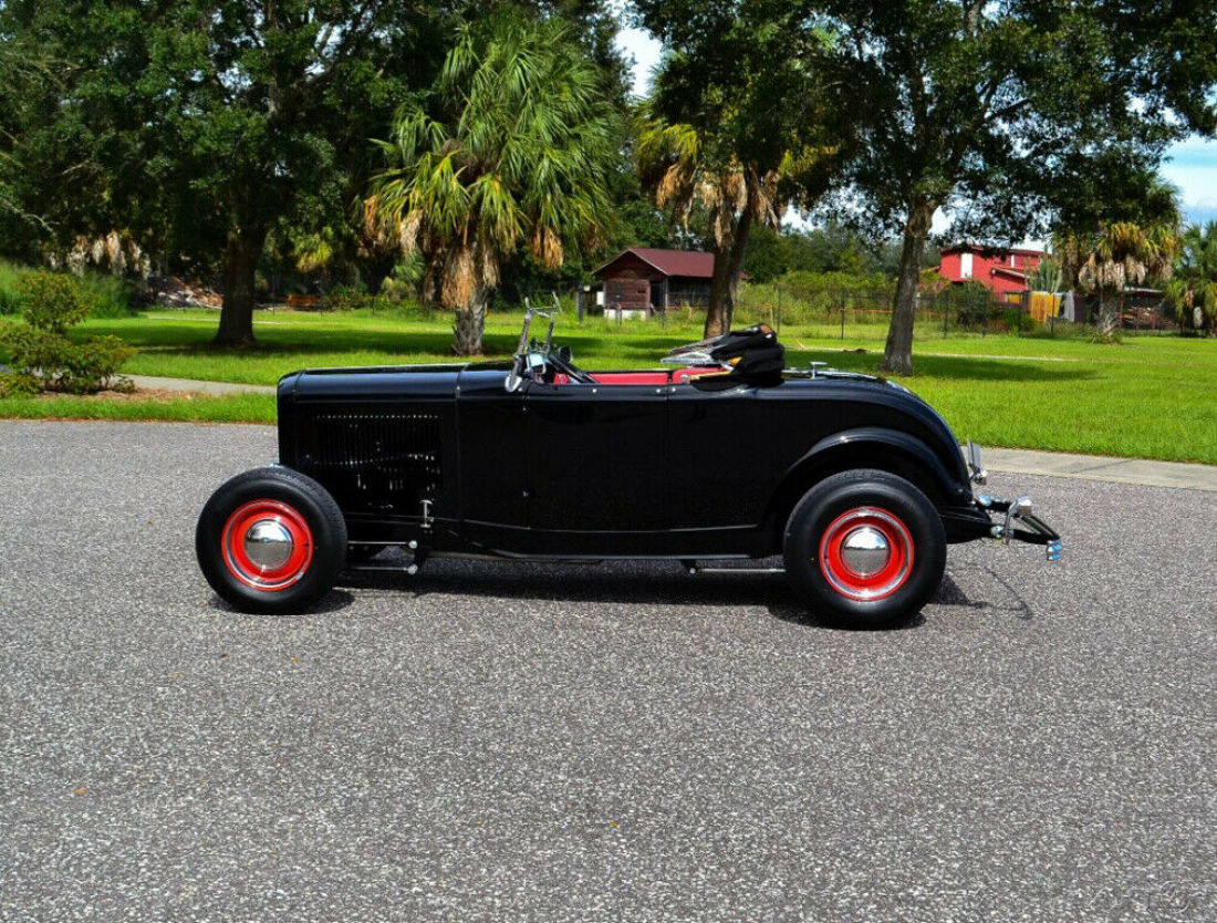 1932 Ford STREET ROD Ford 8.8 rear end, painted floors, 4 bar suspension - photo 2