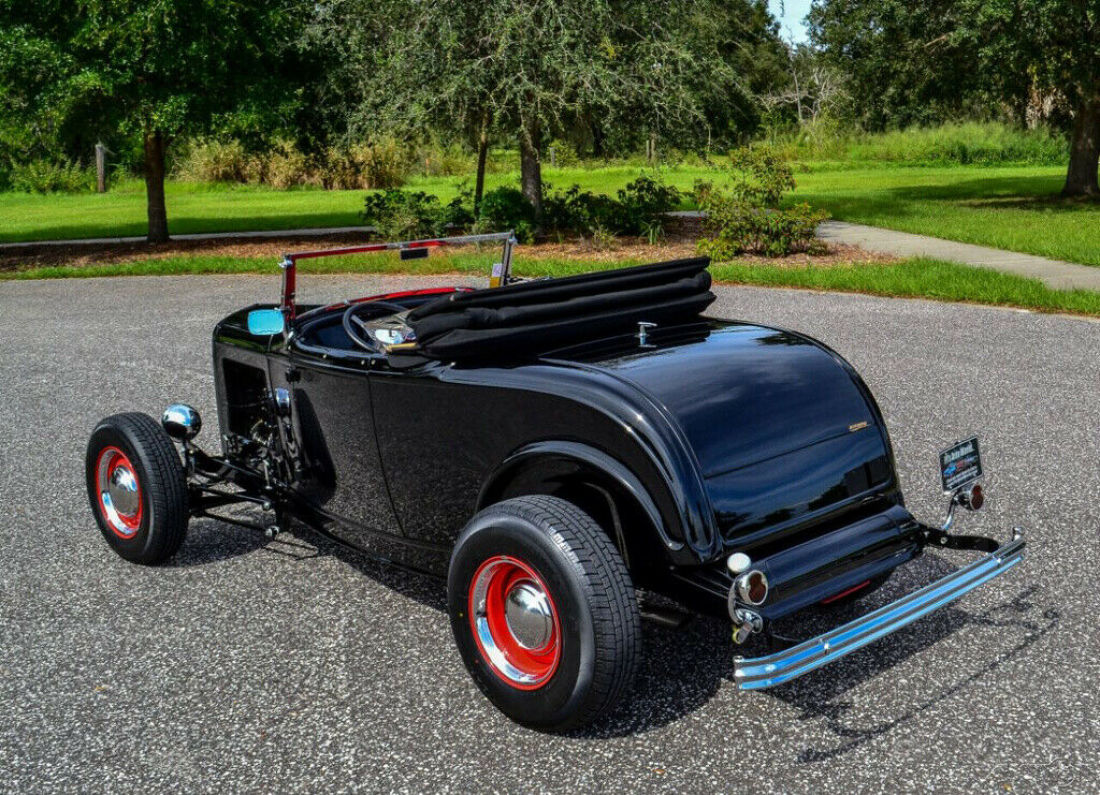 1932 Ford STREET ROD Ford 8.8 rear end, painted floors, 4 bar suspension - photo 3