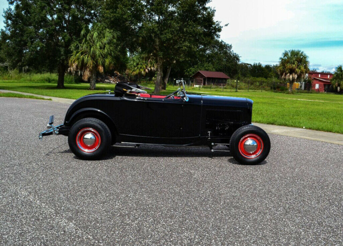 1932 Ford STREET ROD Ford 8.8 rear end, painted floors, 4 bar suspension - photo 4