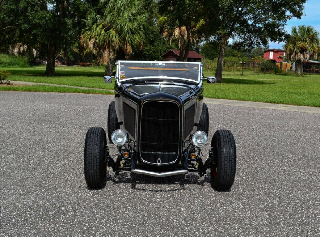 1932 Ford STREET ROD Ford 8.8 rear end, painted floors, 4 bar suspension - photo 7