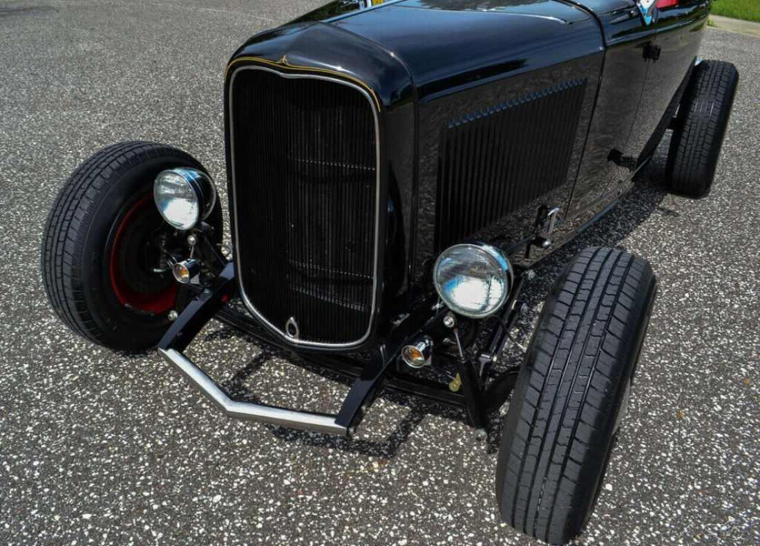 1932 Ford STREET ROD Ford 8.8 rear end, painted floors, 4 bar suspension - photo 8