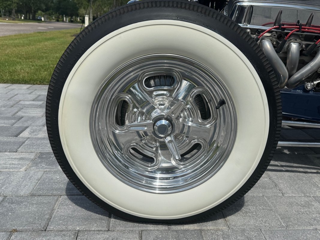 1932 Ford Hi-Boy Roadster - photo 13