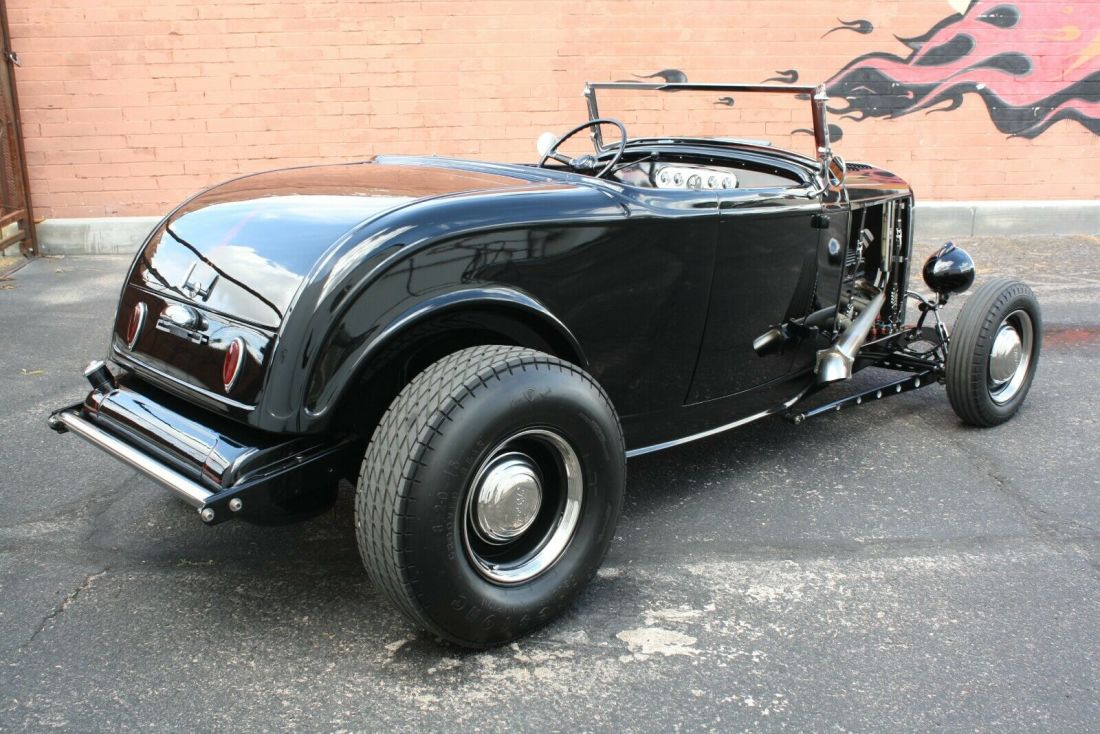 1932 Ford Roadster - photo 2