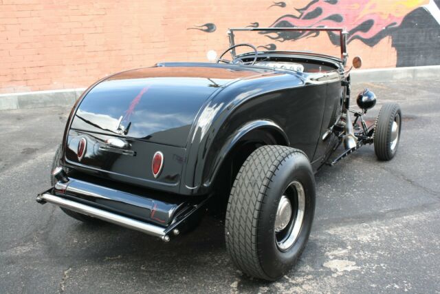 1932 Ford Roadster - photo 3