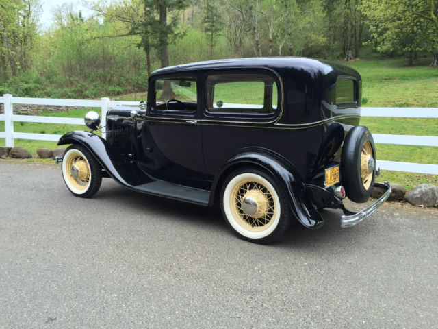 1932 Ford Tudor Sedan - photo 2