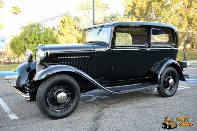1932 Ford "B" Tudor Sedan Standard