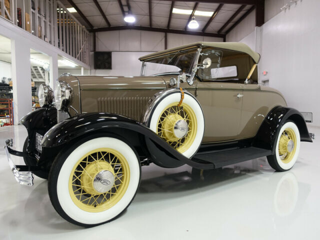 1932 Ford Model B Roadster | Leather seats | Luggage rack | Simulated wood dash 1932 Ford Model B Deluxe Roadster