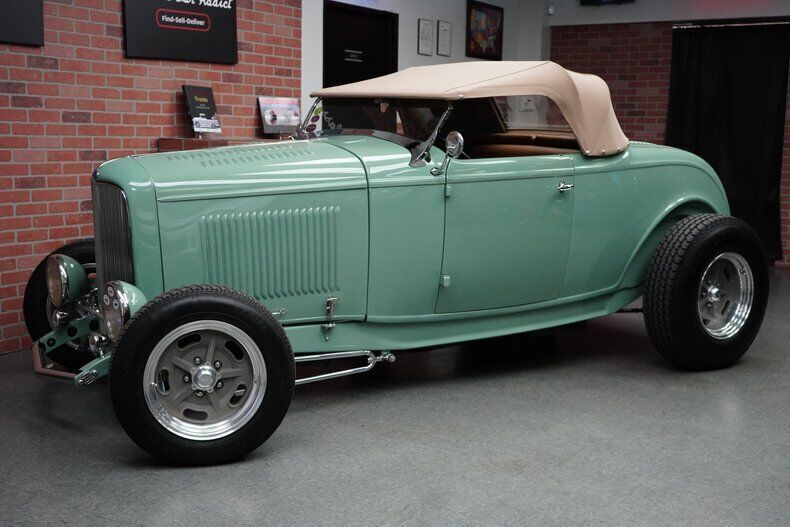 1932 Ford Roadster - photo 2