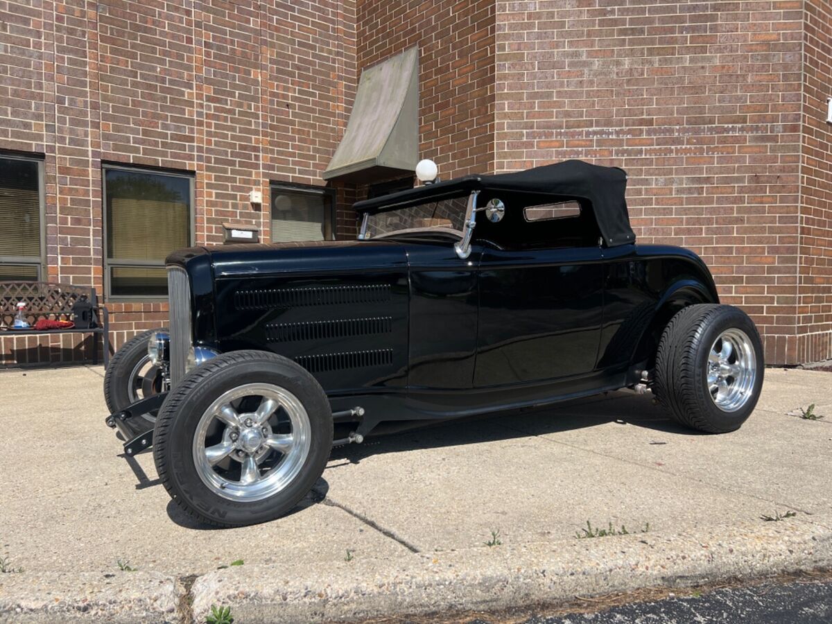1932 Ford Roadster - photo 2