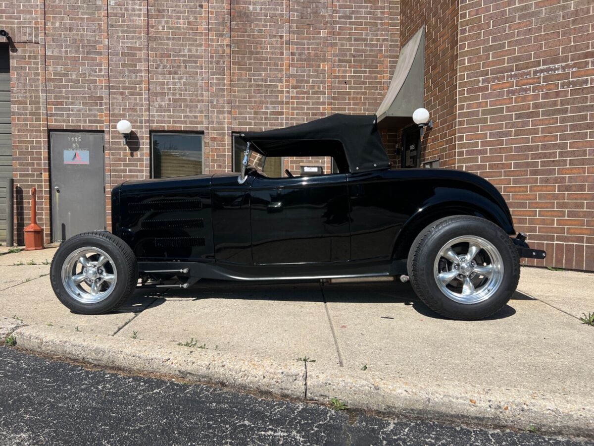 1932 Ford Roadster - photo 3