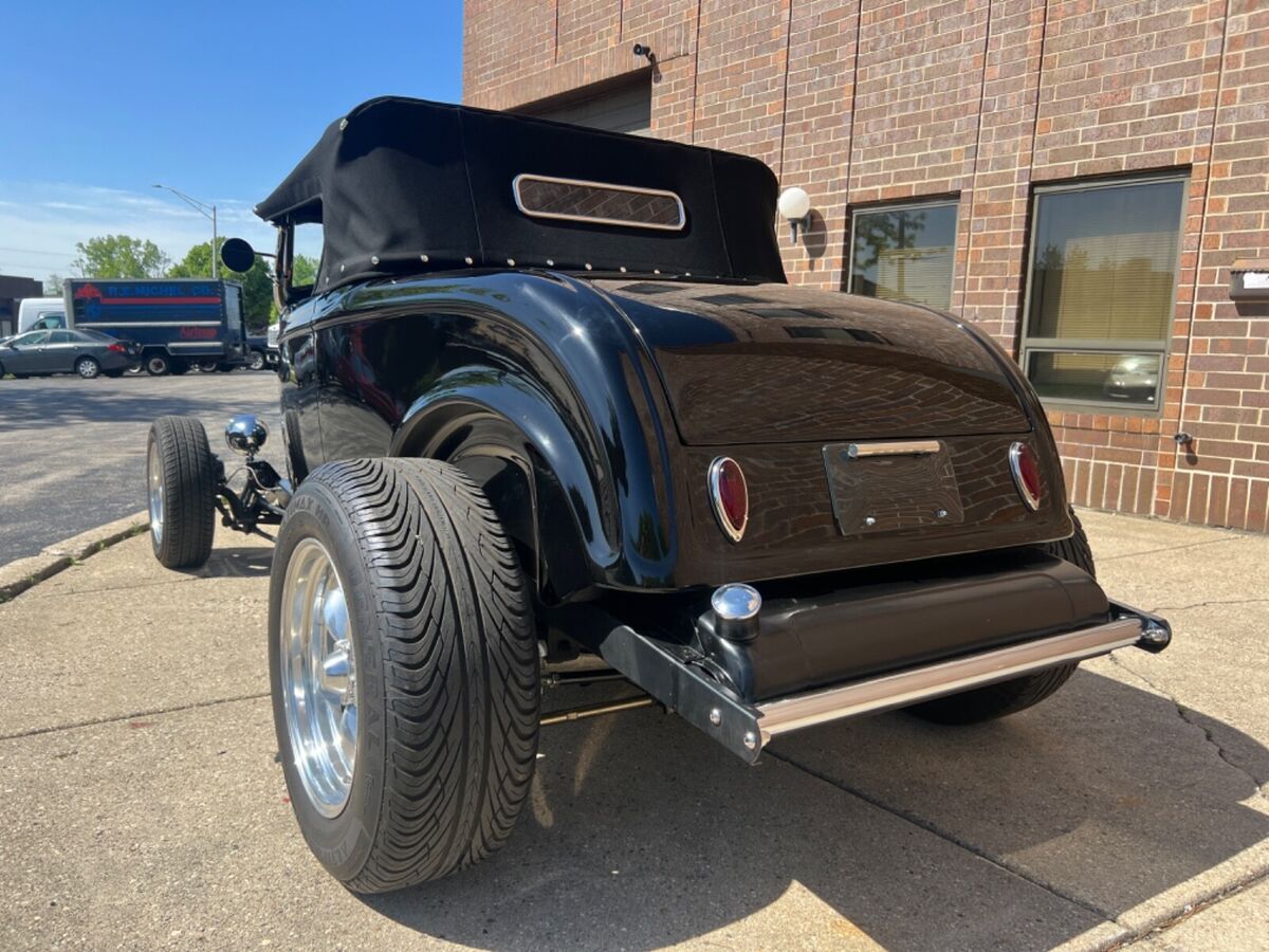 1932 Ford Roadster - photo 5