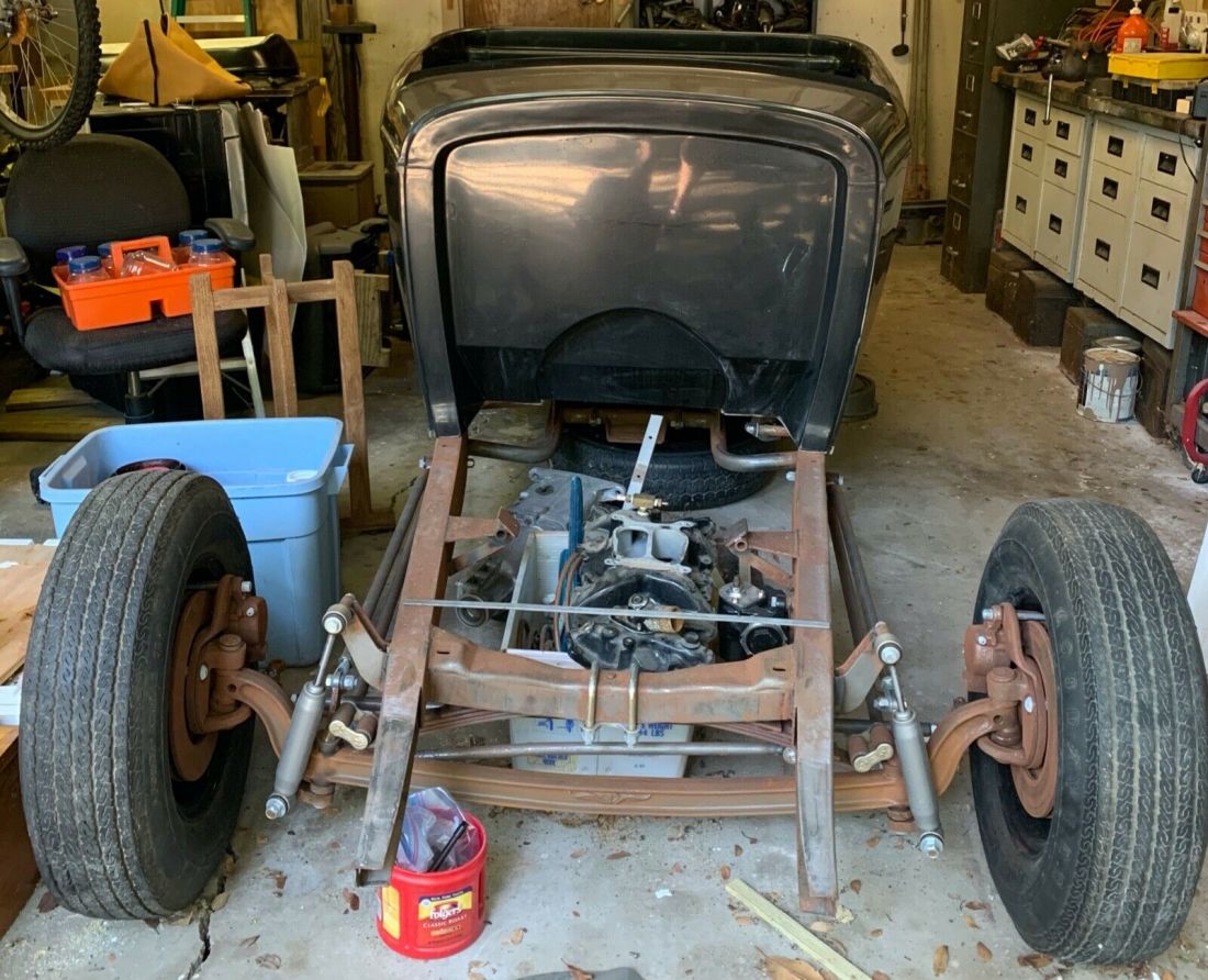 1932 Ford Roadster body and chassis with parts 1932 Ford Roadster